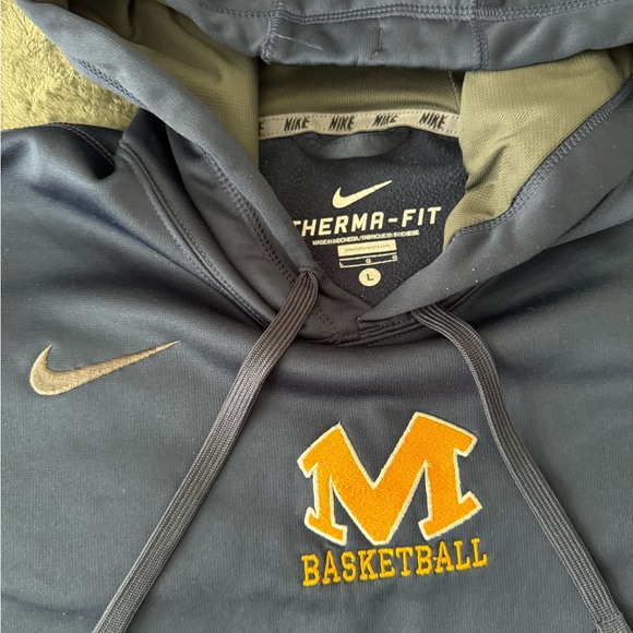 MICHIGAN BASKETBALL NIKE THERMA-FIT HOODIE - Picture 7 of 16